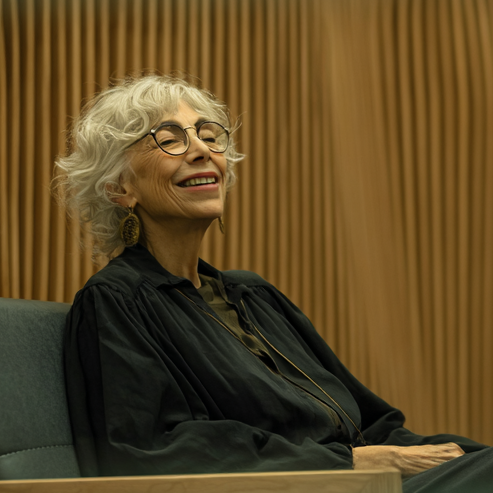 Speaker in conversation